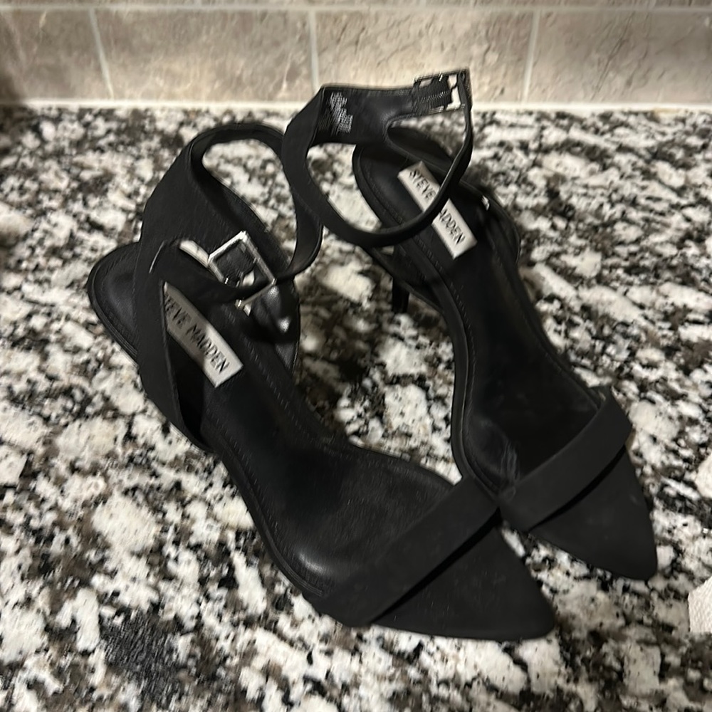 Short heeled Steve Madden Heels size 9.5